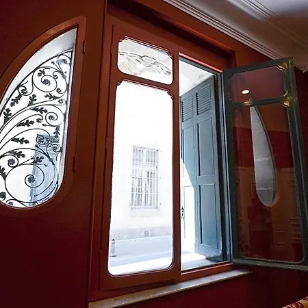 Bed & Breakfast La Maison De L' Ambassadeur 4*